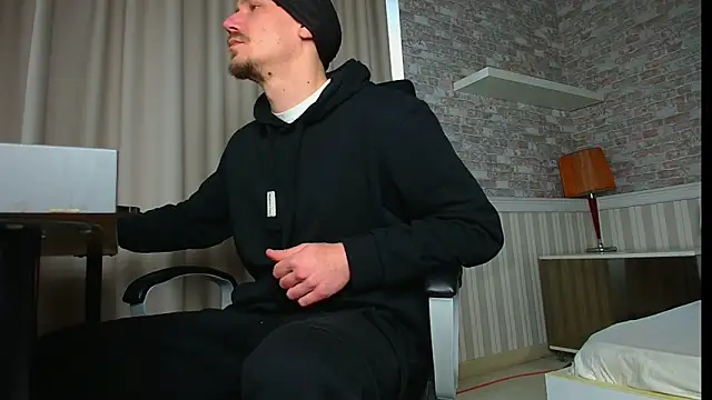 MateoBenjaminX online show from December 2025 11:18:01 AM