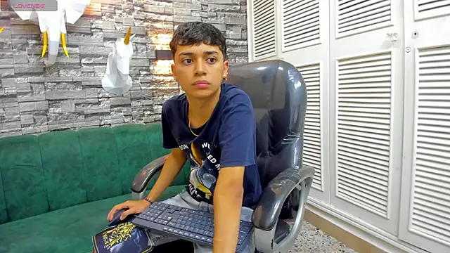 DamiBright online show from November 2025 06:24:02 PM