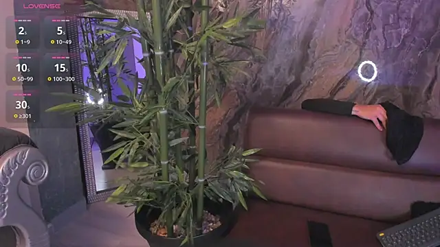 Snapshot of Alahia_Dangelo chatting on November 2025 05:23:01 PM Alahia Dangelo online show from November 2025 05:23:01 PM