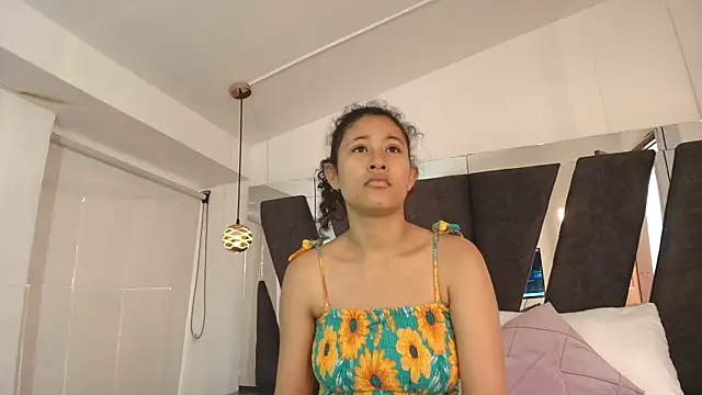 Milkdulce1 online show from November 2025 01:10:02 PM