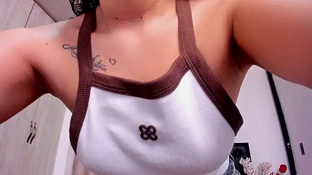 Snapshot of amaranta_f00x chatting on July 2026 12:48:02 PM amaranta f00x online show from July 2026 12:48:02 PM
