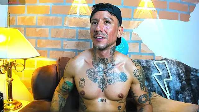 Snapshot of Dylanstonne chatting on March 2025 02:49:02 AM Dylanstonne online show from March 2025 02:49:02 AM