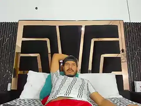 Snapshot of Mike_Bearly chatting on December 2024 12:02:01 AM Mike Bearly online show from December 2024 12:02:01 AM