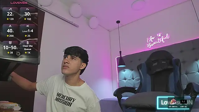 Dyla n18 online show from March 2026 07:03:02 PM