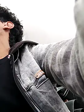 alexander32r online show from September 2025 06:08:02 PM