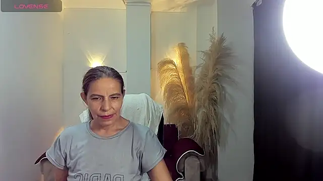 Snapshot of Milf_karlye chatting on June 2026 03:33:01 AM Milf karlye online show from June 2026 03:33:01 AM