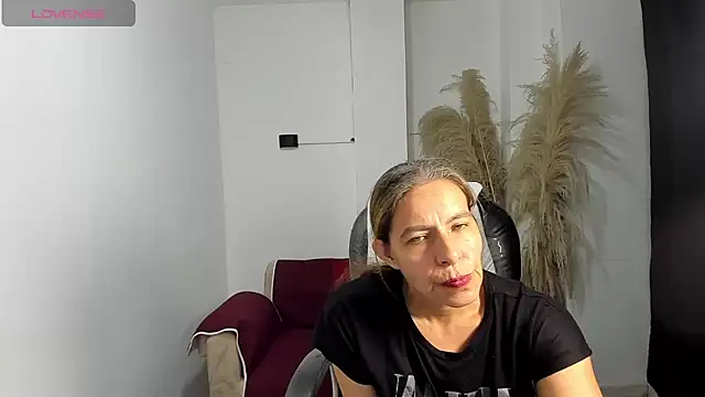 Snapshot of Milf_karlye chatting on June 2026 03:09:02 AM Milf karlye online show from June 2026 03:09:02 AM