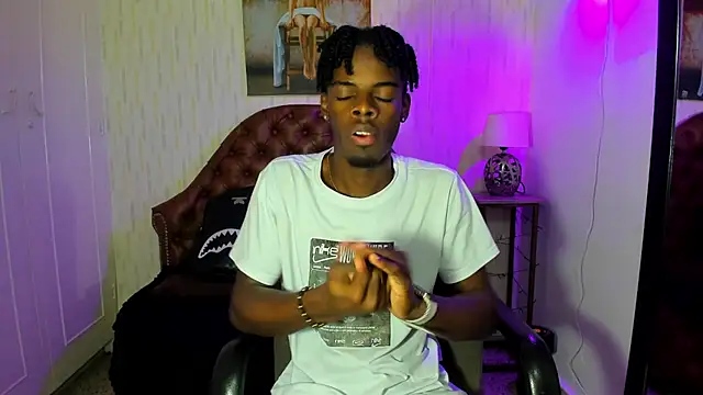 Snapshot of royce_ebony chatting on January 2025 02:30:01 AM royce ebony online show from January 2025 02:30:01 AM