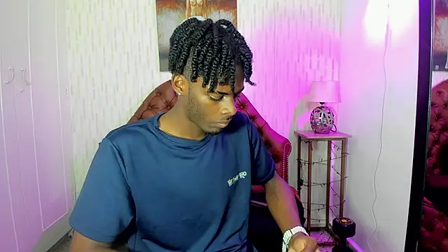 Snapshot of royce_ebony chatting on January 2025 02:38:02 AM royce ebony online show from January 2025 02:38:02 AM