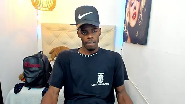 Snapshot of royce_ebony chatting on September 2025 02:35:01 AM royce ebony online show from September 2025 02:35:01 AM