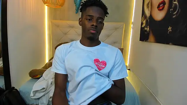 Snapshot of royce_ebony chatting on September 2025 02:27:02 AM royce ebony online show from September 2025 02:27:02 AM