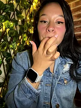 Snapshot of Liulee chatting on March 2026 02:04:02 AM Liulee online show from March 2026 02:04:02 AM