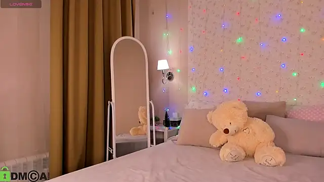 Jennifer Wadee online show from December 2025 08:49:02 PM