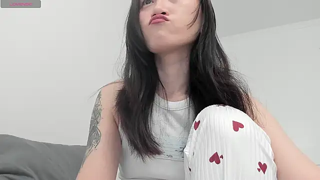 aenie online show from March 2025 11:41:01 AM