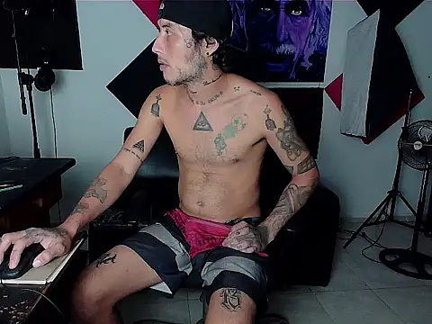 Snapshot of patrik_tattoo_ chatting on September 2025 04:49:02 AM patrik tattoo online show from September 2025 04:49:02 AM