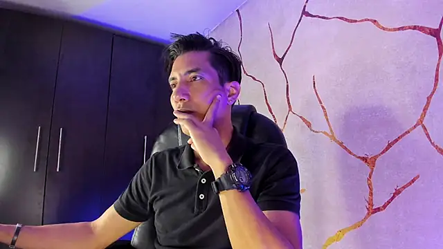 Snapshot of EdwardVlad chatting on December 2024 07:23:01 PM EdwardVlad online show from December 2024 07:23:01 PM