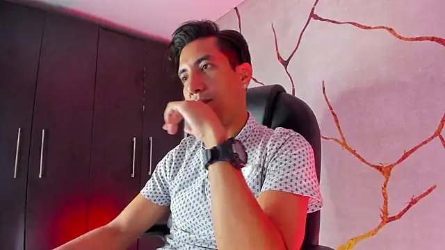 Snapshot of EdwardVlad chatting on December 2024 10:19:01 PM EdwardVlad online show from December 2024 10:19:01 PM