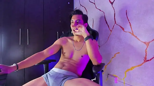 Snapshot of EdwardVlad chatting on December 2024 10:18:01 PM EdwardVlad online show from December 2024 10:18:01 PM