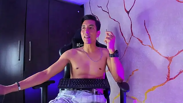 Snapshot of EdwardVlad chatting on December 2024 10:13:02 PM EdwardVlad online show from December 2024 10:13:02 PM