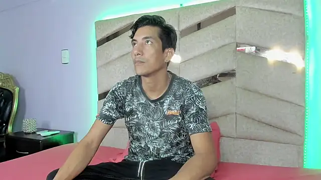 Snapshot of EdwardVlad chatting on December 2024 07:21:02 PM EdwardVlad online show from December 2024 07:21:02 PM