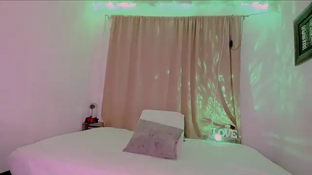 Snapshot of Lauu_G chatting on March 2025 12:27:02 AM Lauu G online show from March 2025 12:27:02 AM