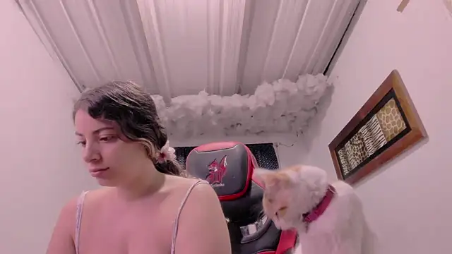 Snapshot of Lauu_G chatting on September 2025 09:14:01 AM Lauu G online show from September 2025 09:14:01 AM