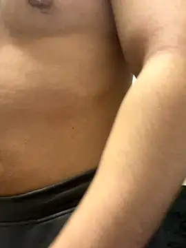 YU-KI00 online show from November 2025 11:36:02 AM