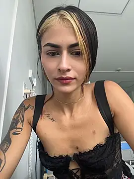 emilie xx  online show from June 2026 04:22:01 PM