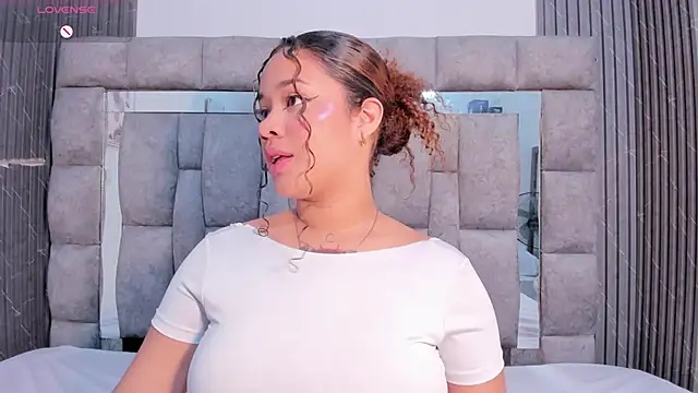 zulyjones online show from November 2025 12:06:01 PM