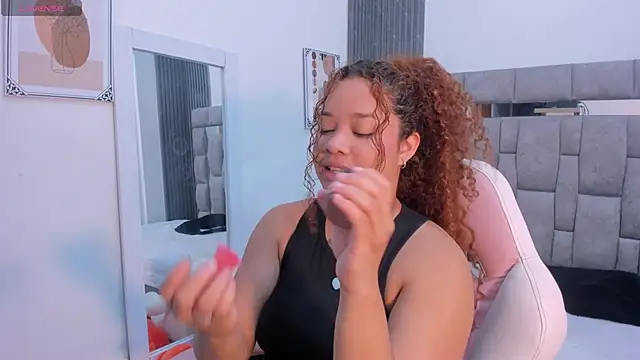 zulyjones online show from April 2026 12:44:02 PM