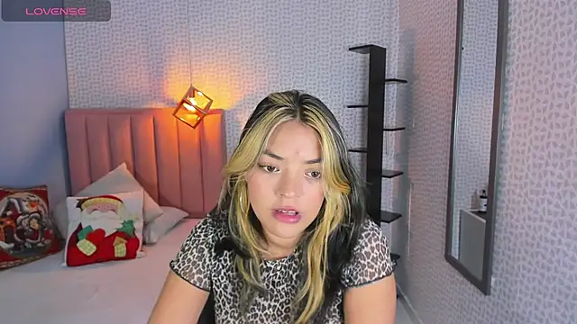 DENISERICHARD2 online show from December 2025 12:36:01 PM