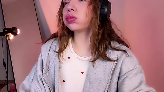 PaulaPratt online show from February 2025 04:40:01 AM