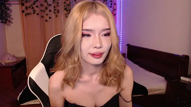 Snapshot of Velvetsky_1 chatting on January 2025 06:08:02 PM Velvetsky 1 online show from January 2025 06:08:02 PM