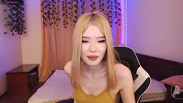 Snapshot of Velvetsky_1 chatting on January 2025 02:18:01 PM Velvetsky 1 online show from January 2025 02:18:01 PM