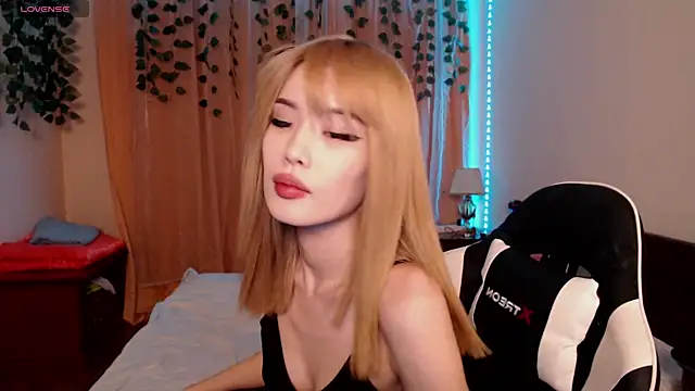 Snapshot of Velvetsky_1 chatting on January 2025 05:38:02 PM Velvetsky 1 online show from January 2025 05:38:02 PM