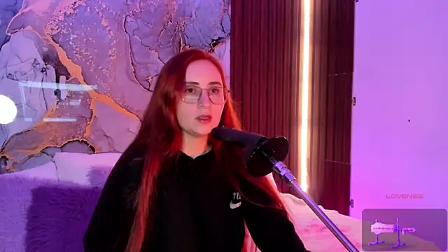 centaurigirl online show from December 2025 04:41:01 AM