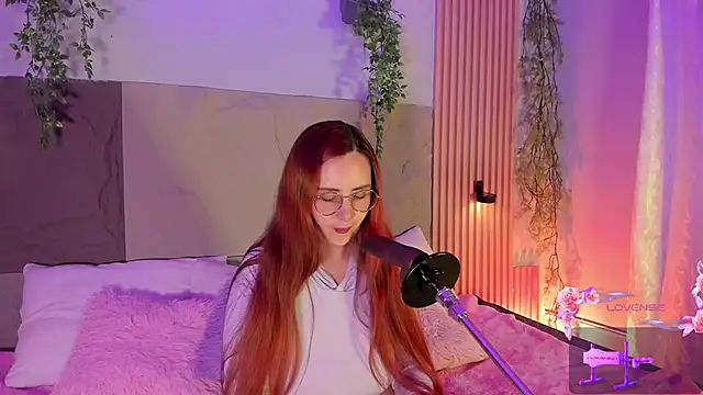 centaurigirl online show from February 2026 02:18:01 AM