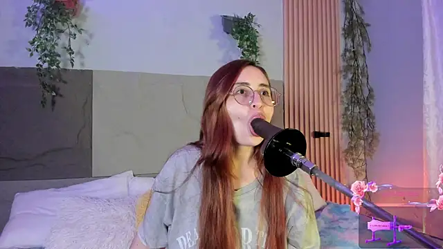 centaurigirl online show from April 2026 04:57:01 AM