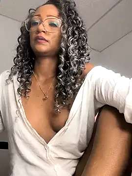 Amaliu  online show from February 2025 11:23:02 PM