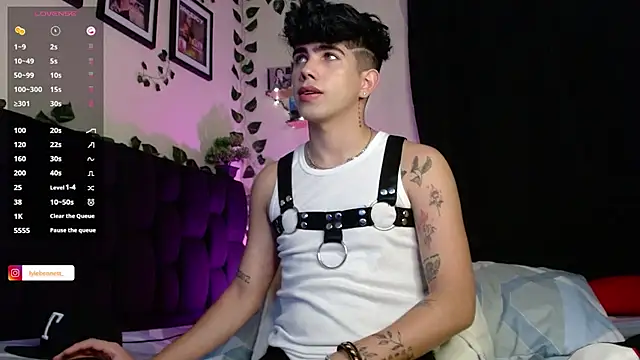 LyleBennett  online show from February 2025 10:20:02 AM