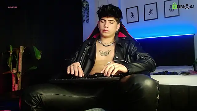 LyleBennett  online show from May 2026 07:51:01 PM