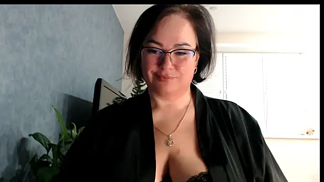 Nora Star online show from December 2025 06:59:02 PM