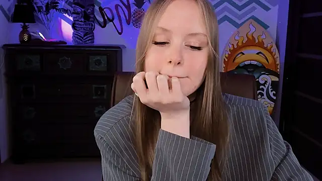 VivienLeeigh online show from February 2025 06:23:01 PM