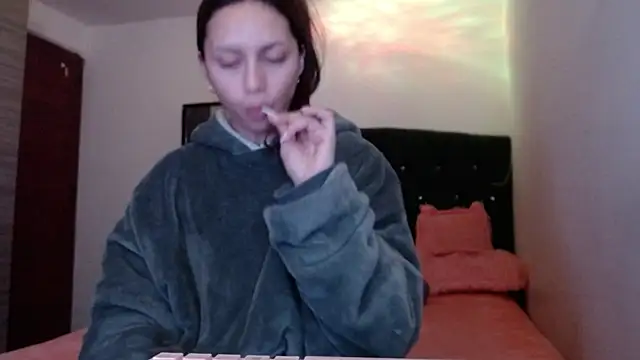 holy juli online show from July 2026 02:25:01 AM