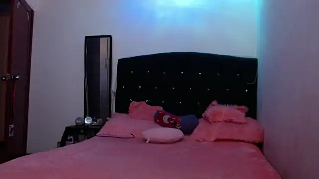 holy juli online show from July 2026 05:12:02 AM