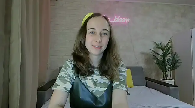 Snapshot of Anika_bloom chatting on January 2025 08:12:01 PM Anika bloom online show from January 2025 08:12:01 PM