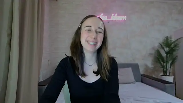 Snapshot of Anika_bloom chatting on February 2025 02:33:01 AM Anika bloom online show from February 2025 02:33:01 AM