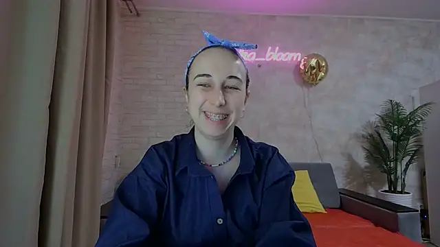 Snapshot of Anika_bloom chatting on February 2025 09:16:02 PM Anika bloom online show from February 2025 09:16:02 PM