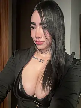 Nickiiiii online show from March 2026 04:51:02 AM