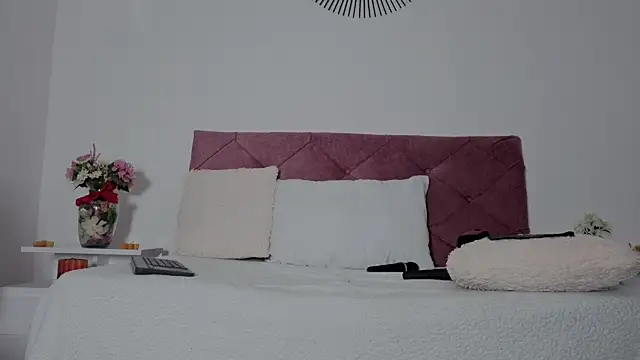 EMILY ROUSSE71 online show from February 2026 11:19:01 PM